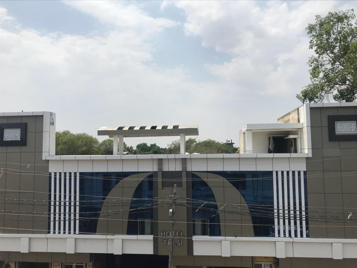 Hotel Tulsi Banda Exterior photo